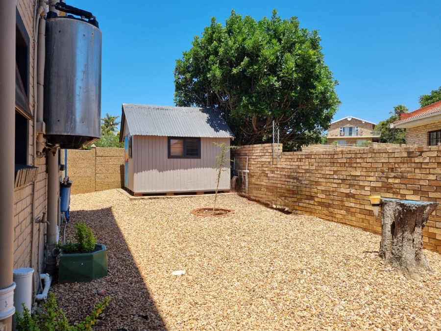 4 Bedroom Property for Sale in Wavecrest Eastern Cape